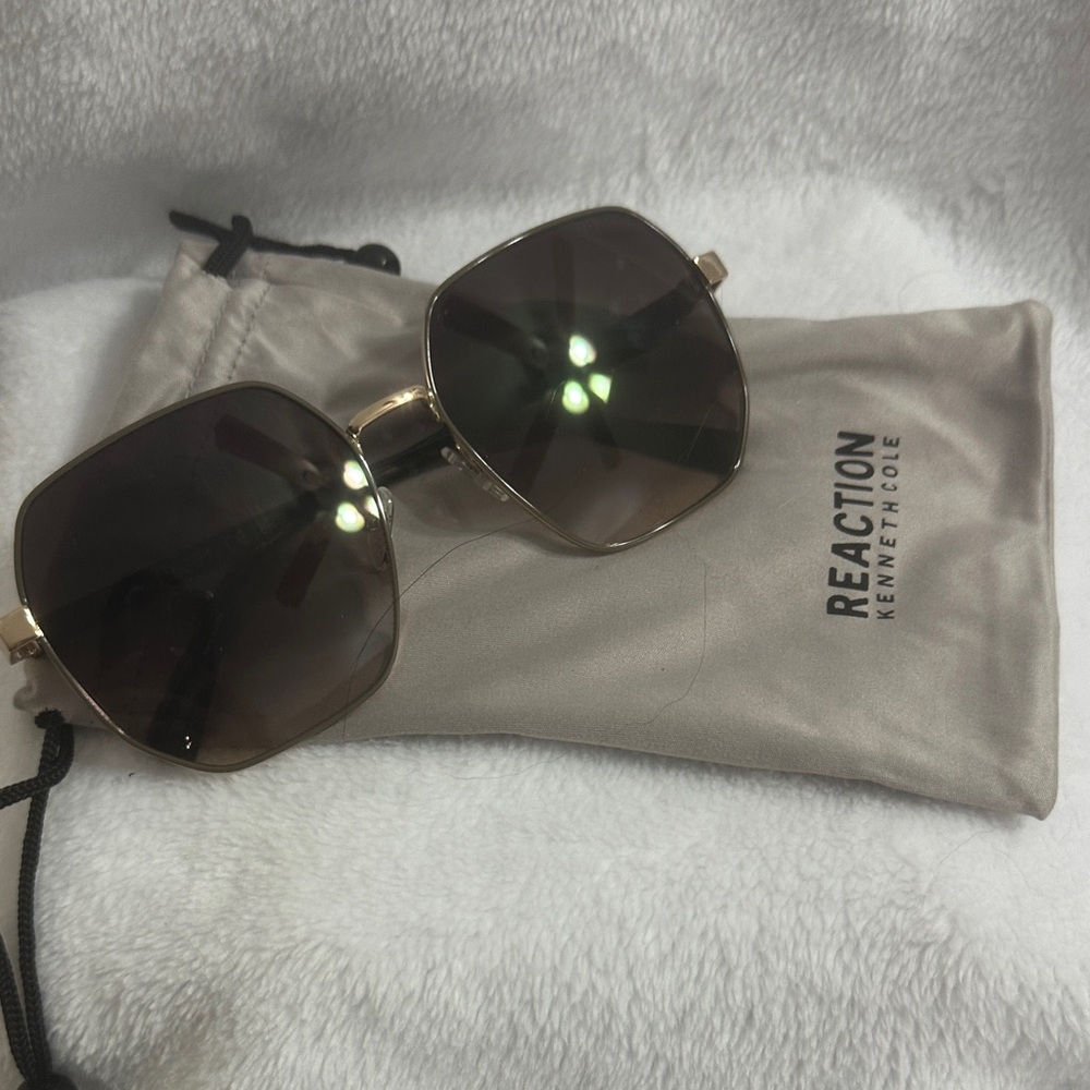 Kenneth Cole Reaction Gold and Black Sunglasses